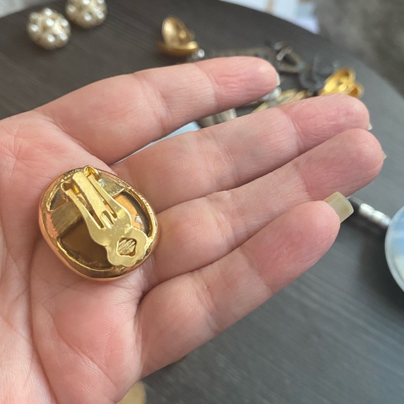 Kenneth Jay Lane Gold Yellow Crystal Earrings - Picture 4 of 6